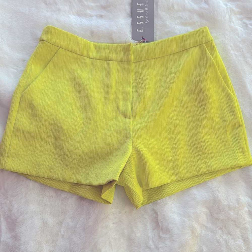 MWT GREEN SHORTS SIZE MEDIUM